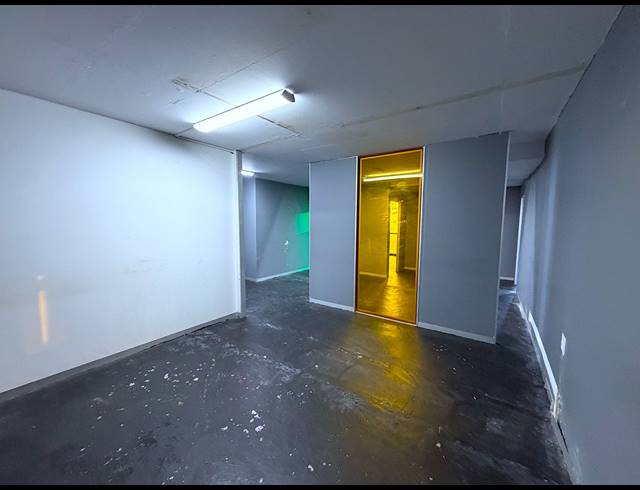 95M² OFFICE TO LET IN POINT WATERFRONT